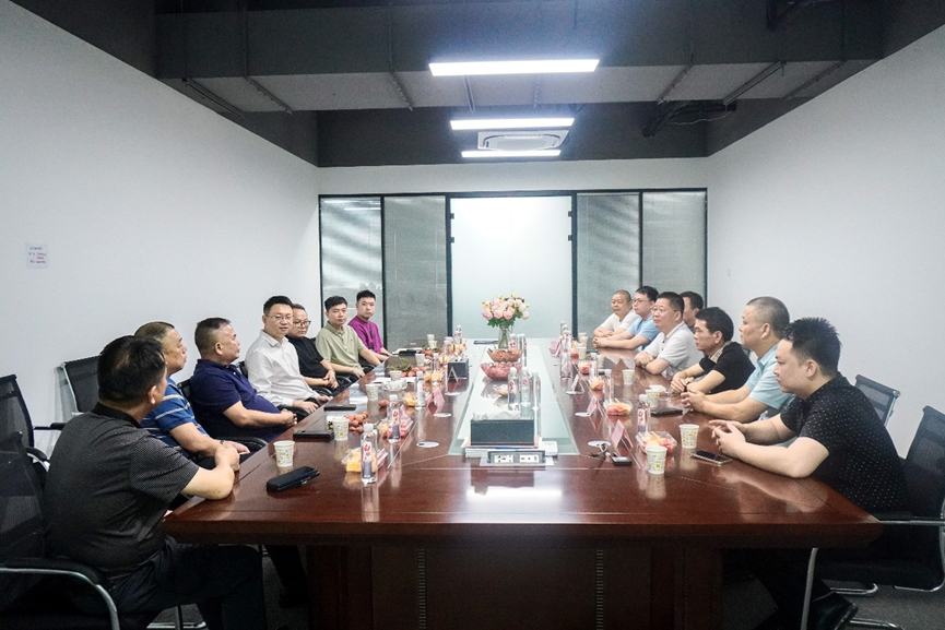 情系桑梓 共謀發(fā)展｜橋頭鎮(zhèn)黨委書記馮大彰一行蒞臨速威智能考察指導(dǎo)，共繪家鄉(xiāng)發(fā)展藍(lán)圖